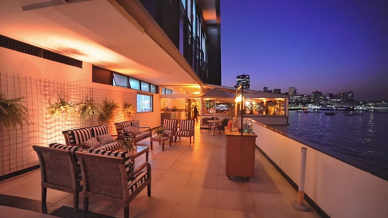 Panoramic Balcony - View of Ilha Fiscal at Mel Gastronomia